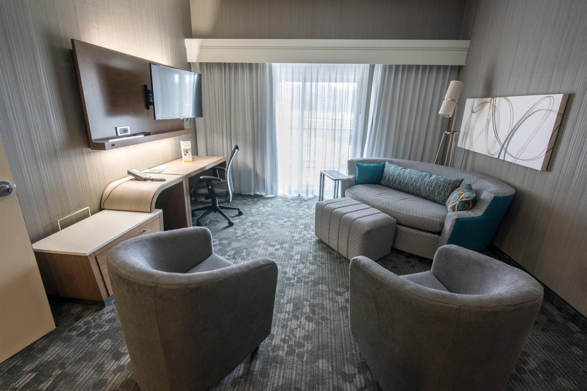 Отель Courtyard By Marriott Норидж Экстерьер фото