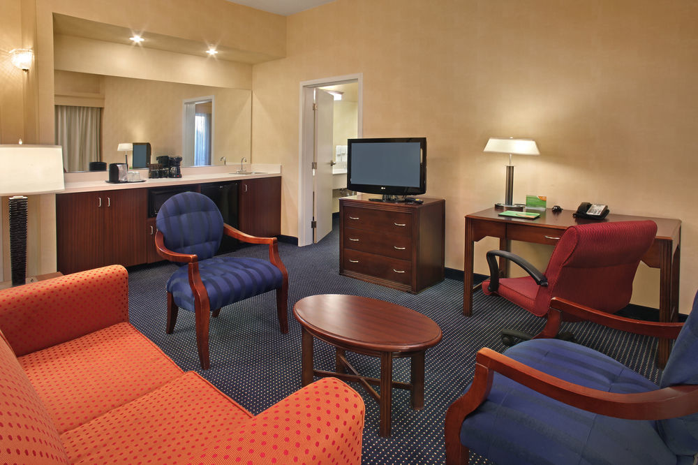 Отель Courtyard By Marriott Норидж Номер фото